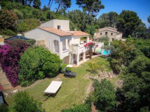 FRGK Dream Villa with Sea View Overlooking Cap dAntibes Pool Ultra-Fast Wi-Fi