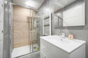 FRGK "24 AOUT 1 Mezzanine Bedroom Apartment Center Antibes AC WIFI HIGH SPEED "