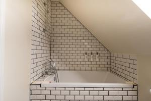 320 SQM Townhouse by the Marble Church