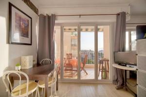 FRGK Fauvettes Apartment Terrace, Parking, AC & Ultra-Fast Wi-Fi
