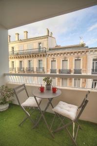 FRGK Victoria 4 Central Cannes 1BR Terrace, AC & Ultra-Fast Wi-Fi