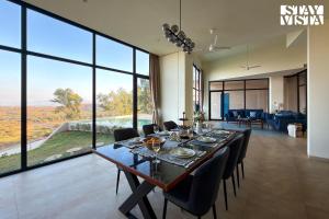 StayVista at Aria by the Hills with Pool, Lawn, Wi-Fi