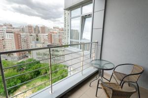11-212 Central Park, John McCain 7, Kyiv centre, stunning city view, 15 kW backup power, Petrovdom Apartment