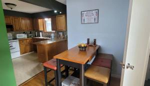 Lake Superior Waterffront Main Unit of Duplex Sleeps 8 ppl