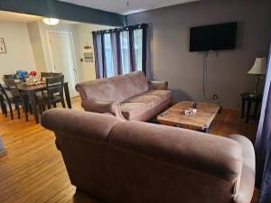 Lake Superior Waterffront Main Unit of Duplex Sleeps 8 ppl
