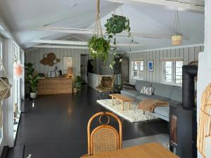 Skønt Ombygget Spejderhus Ved Buresø Med Skov