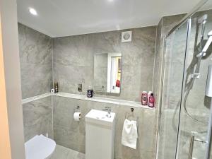 Stylish & Central Design Apartment- 3 Beds