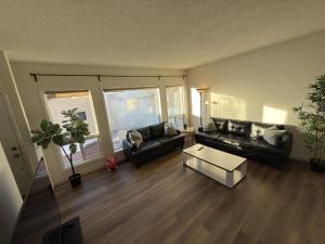Spacious & Private Retreat near West Edmonton Mall