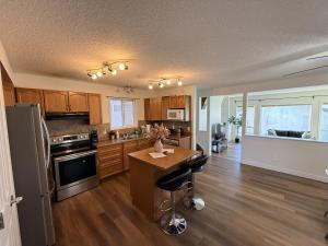 Spacious & Private Retreat near West Edmonton Mall