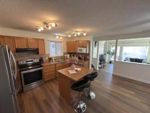 Spacious & Private Retreat near West Edmonton Mall