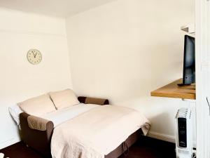 One-Bedroom flat in Cheam Village