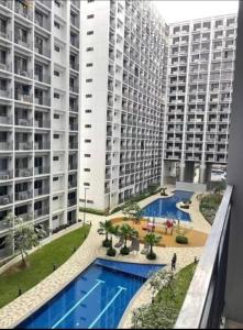 E & R Staycation Condotel near Mall of Asia