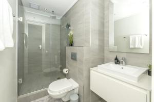 Luxury 3 Bedroom Penthouse Waterfront Views