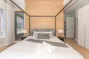 Luxury 3 Bedroom Penthouse Waterfront Views