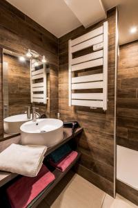 304 Luxury Apartment for 14 Balconies Parking Wifi