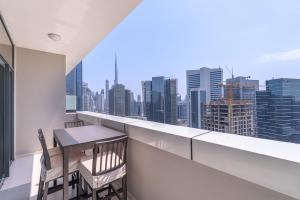 StayShort - Elegant 1BR Apartment in Business Bay Canal Views