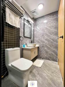 modern retreat residencies with amazing breathtaking city views, swimming pool ,gym ,private ample parking space which offers a luxurious living