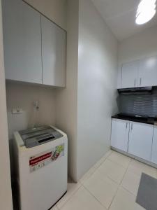 Cozy Hotel-Style 1 Bedroom Condo Unit Bryant Tower 12E at Eastbay Residences by Rockwell