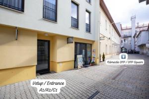 ALURE RESIDENCES 2 - 24h self check-in & private parking next to the apartment building included, CITY CENTER right on SNP Square in a quiet passage, new building, best deal in town