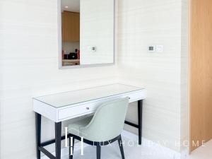 LUX Iconic Views at The Palm Tower Suite 8