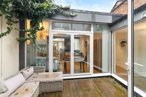 Modern 4BR Flat Sleeps 13 Perfect for Big Groups