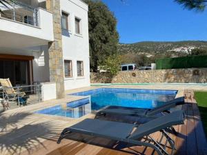 2-Bedroom Flat with a Private Swimming Pool