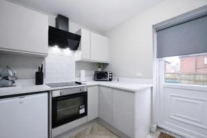 2 Bed Flat, Newcastle, 5 min to City, Free parking - Pass the Keys