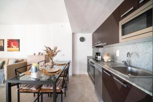 Appartement Piscine Parking Roses Cap 10 by Welhomy