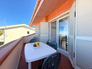 Charming sea-view apartment with pool img1