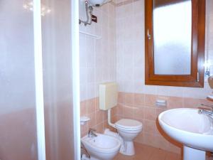 Spacious apartment in Caorle with shared pool