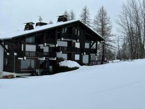 F1 tout confort Megève skis aux pieds