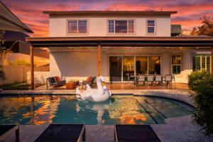 Contour - Sparkling Pool - Mins to Phoenician Golf