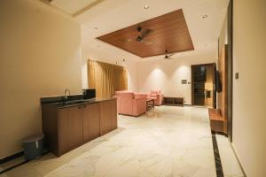 Casa Marina Beachfront Resort