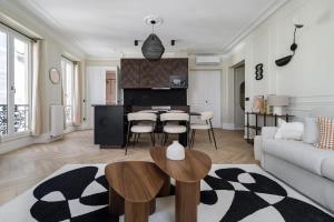 Spacious 6PAX flat in the city center