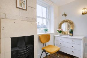 Heron Stays Bath- Large Boutique Group Home, Sleeps 16 with Parking