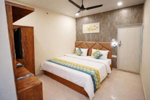 Click Find Stay Orderly Bazar