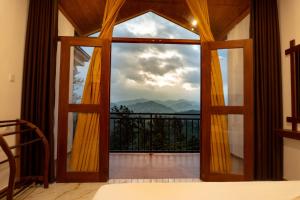 Ella Mountain Palace