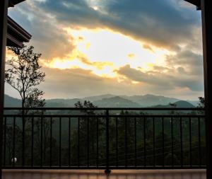 Ella Mountain Palace