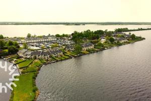 OV756 - Spacious 2-person apartment near Giethoorn with a beautiful view over the water
