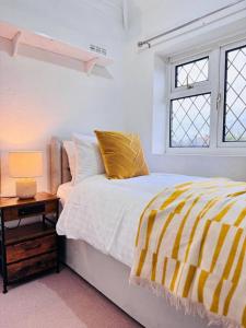 Prestige 4BR Home, Garden & Parking