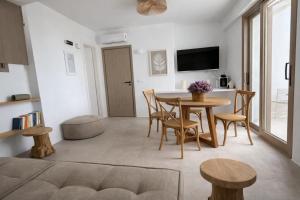 REYA suites