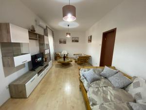 Villa with sea view, garden,parking