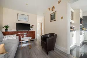 Five-Bedroom Home near Windsor and LEGOLAND, Free Parking