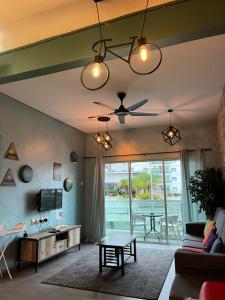 Cameron Mossy Home @ Quintet