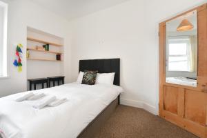 Beautiful 2-Bed Home in Trendy Pontcanna - Pass the Keys