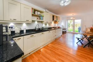 Beautiful 2-Bed Home in Trendy Pontcanna - Pass the Keys