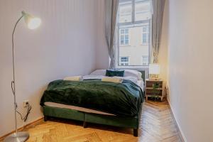 Comfortable 2BR & 1LR Apt in Central Vienna