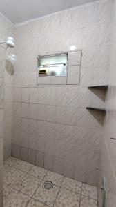 Casa com 2 quartos suítes, ar condicionado e piscina 7x4