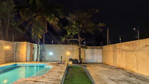 Casa com 2 quartos suítes, ar condicionado e piscina 7x4