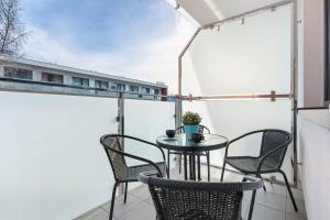 Przytulne Apartamenty z Balkonem w Centrum Blisko Plaży by Noclegi Renters